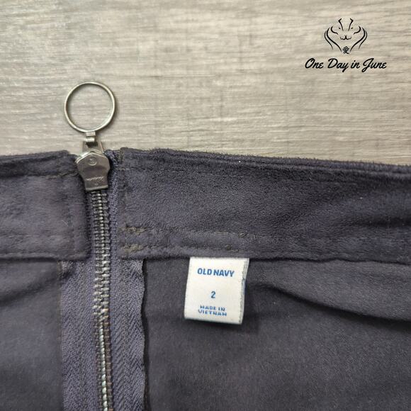 Old Navy Faux Suede Mini Skirt Size 2 - Picture 2 of 5